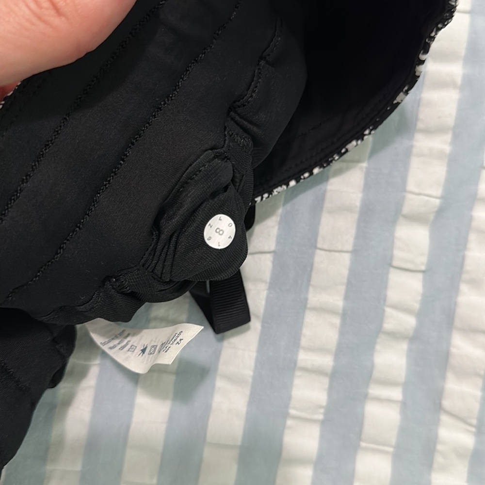 Lululemon Hotty Hot Short Splatter Reflective size 8 - Picture 6 of 6